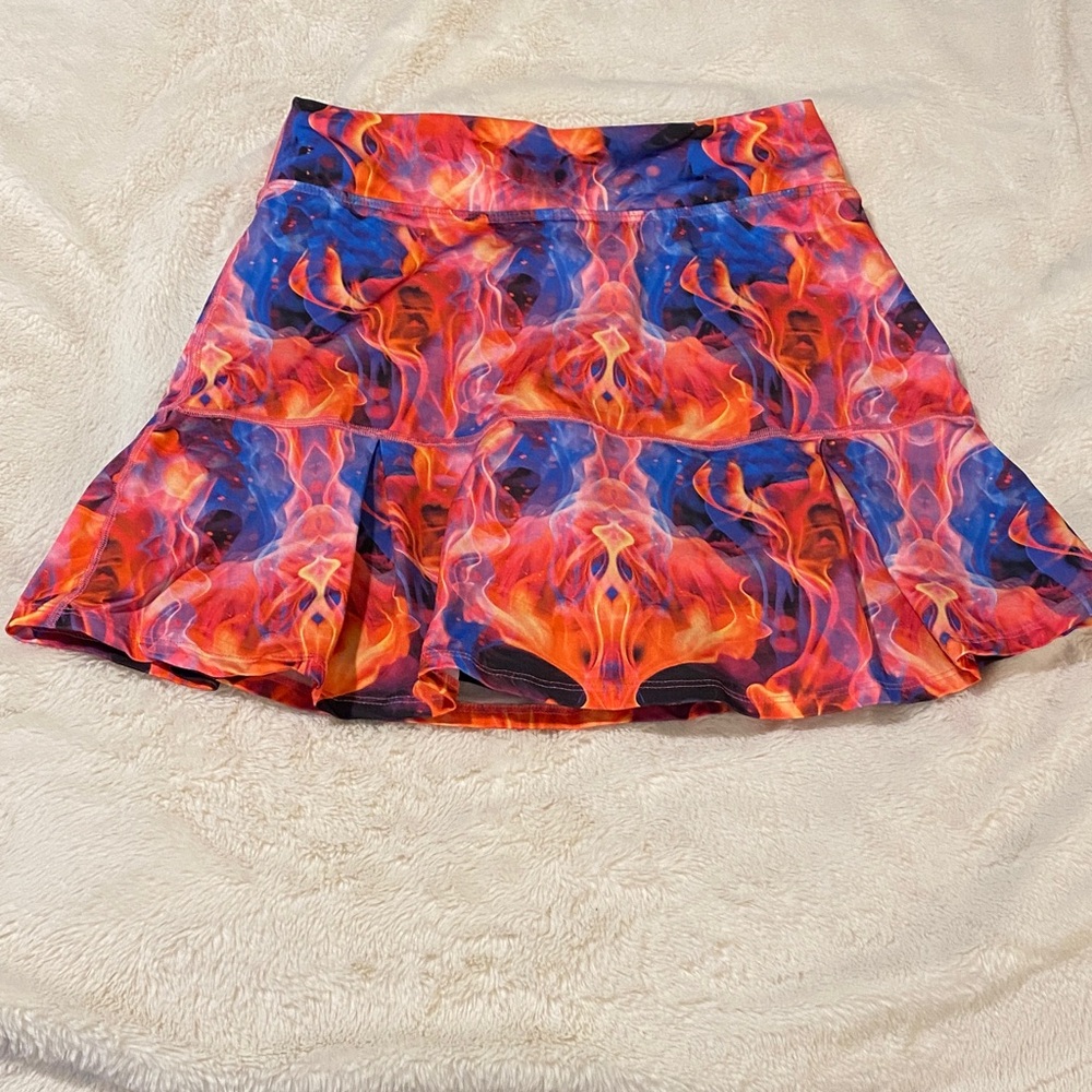 Dona Jo Colorful Abstract Women's SKORT. Size 2 which is a Medium, 8-10 - Picture 6 of 9